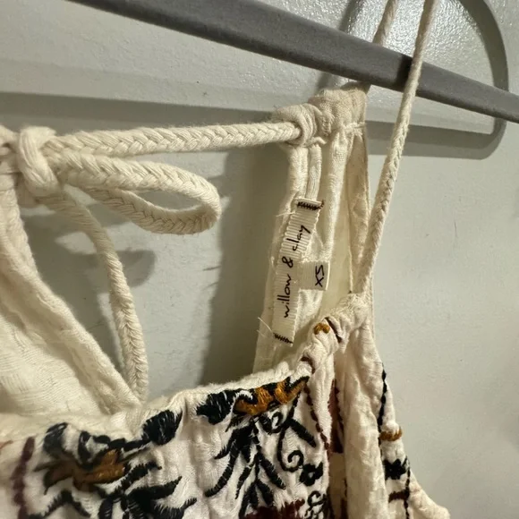 Embroidered dress - Picture 3 of 7